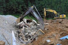 全州采石場挖掘機工作現(xiàn)場